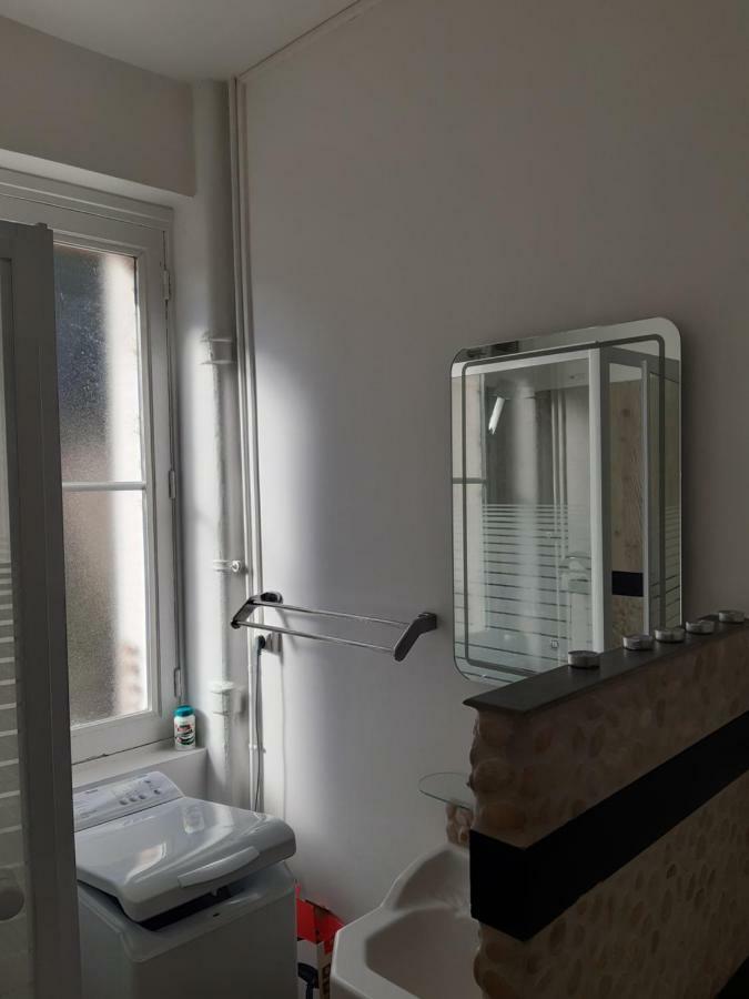 Charmant Appartement Au Pied Du Chateau Жьен Экстерьер фото